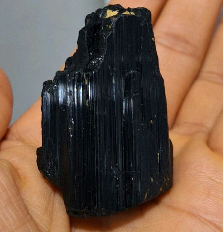 خواص سنگ تورمالین سیاه