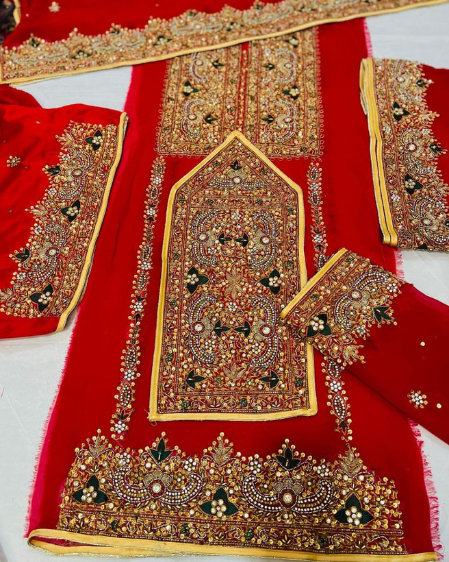 مشخصات قیمت وسفارش لباس بلوچی زنانه بنارسی