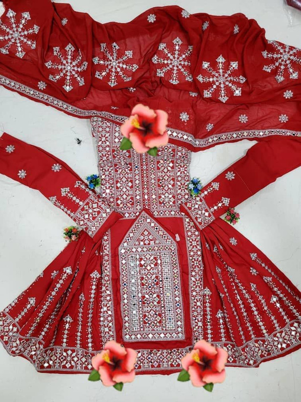 مشخصات قیمت وخریدلباس بلوچی زنانه آینه اصلی