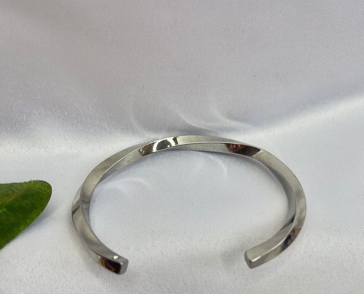 مشخصات وسفارش دستبندمردانه