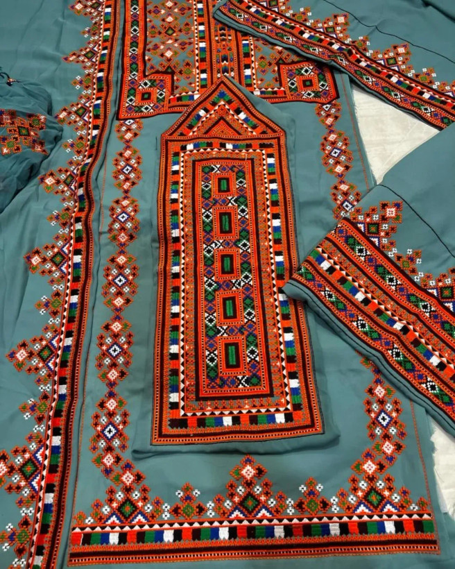 مشخصات وسفارش لباس زنانه بلوچی