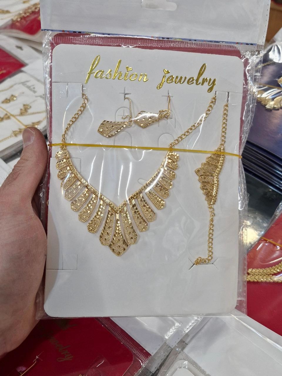 سرویس گردنبند ودستبند عروس