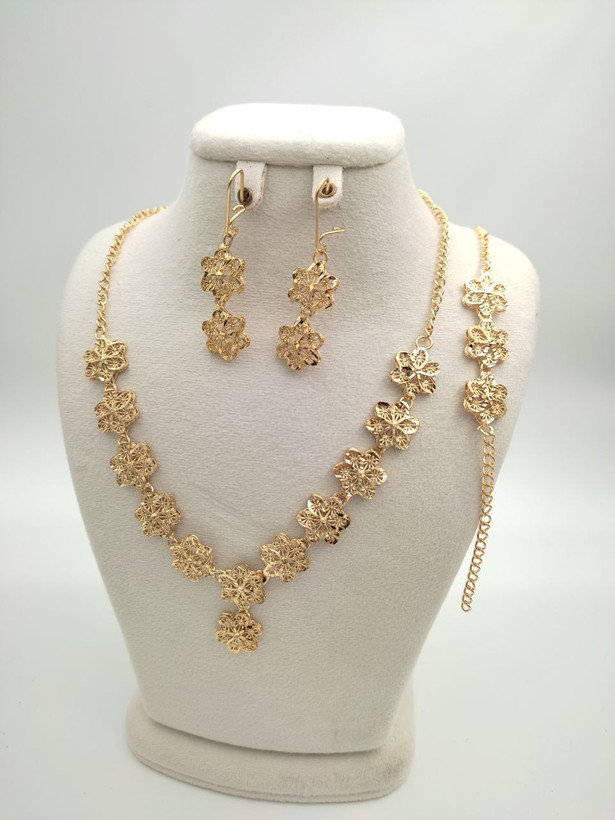 سرویس زنانه طرح طلا رنگ ثابت عمری