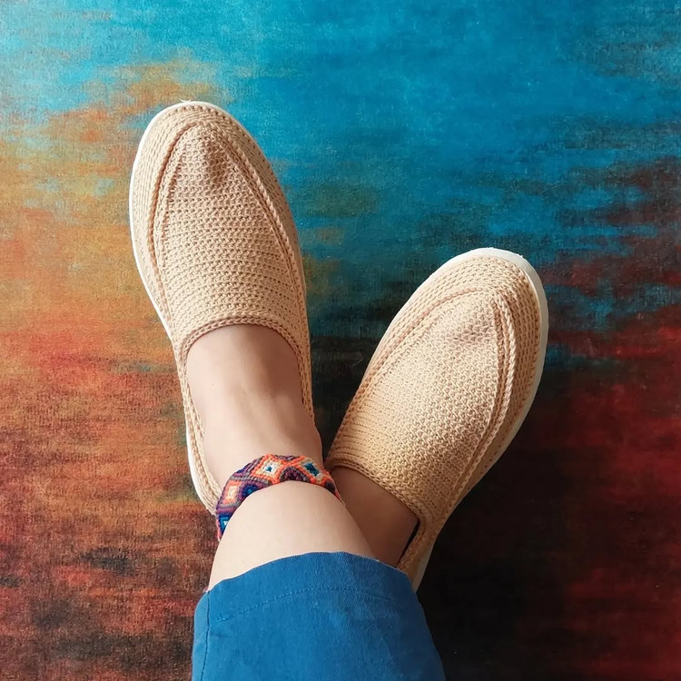 گیوه دست دوززنانه