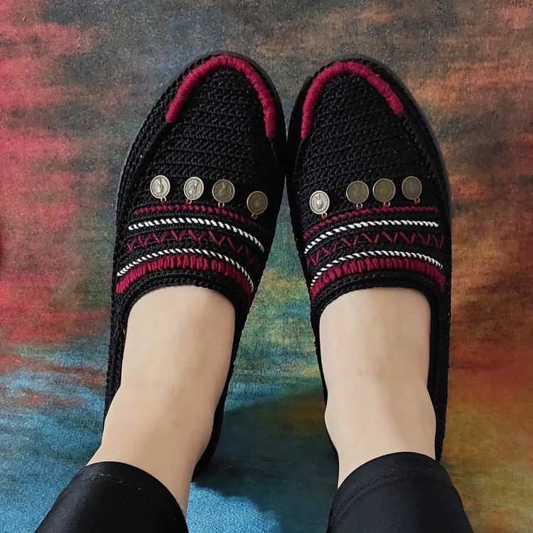 گیوه دست دوززنانه