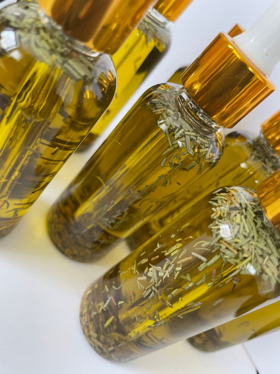 مشخصات قیمت وخریدروغن رزماری اصل